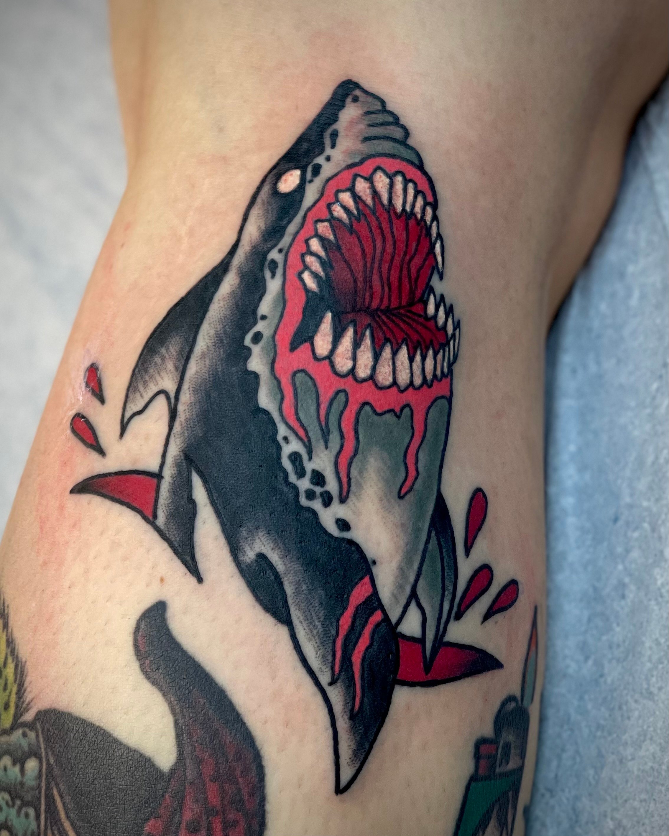 tatsbywes-shark-tattoo
