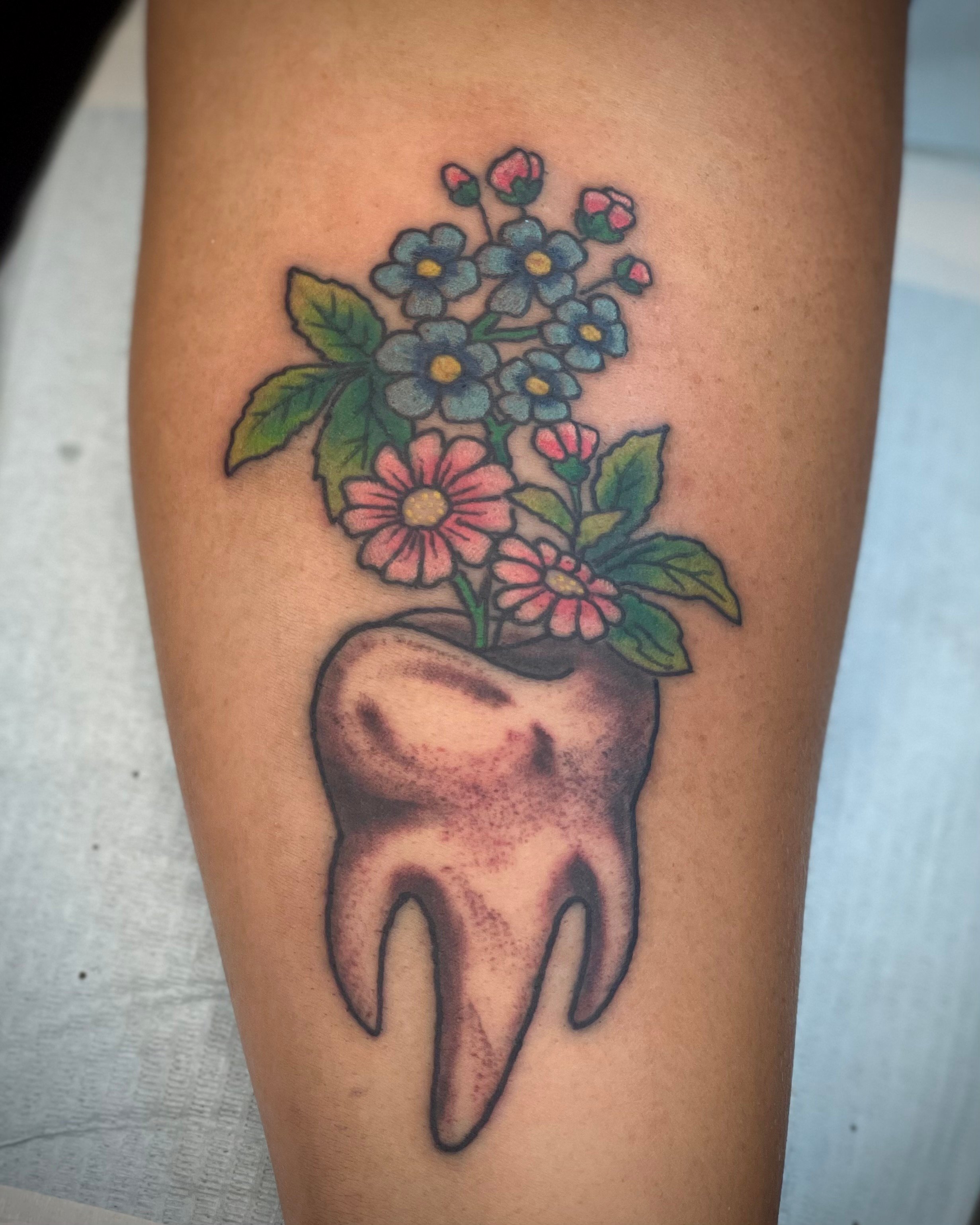tatsbywes-tooth-tattoo