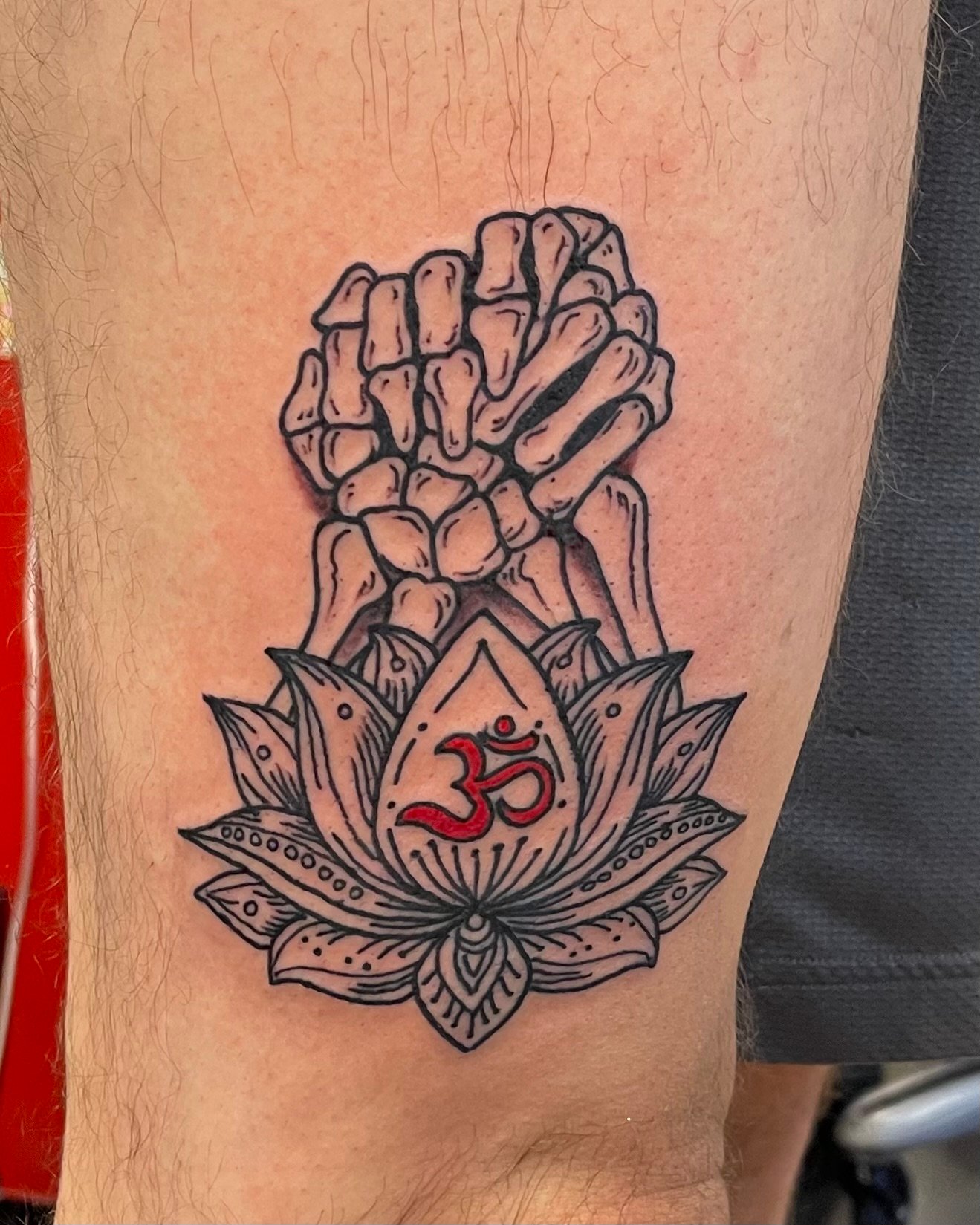 TatsbyWes-lotus-skull-hands-tattoo