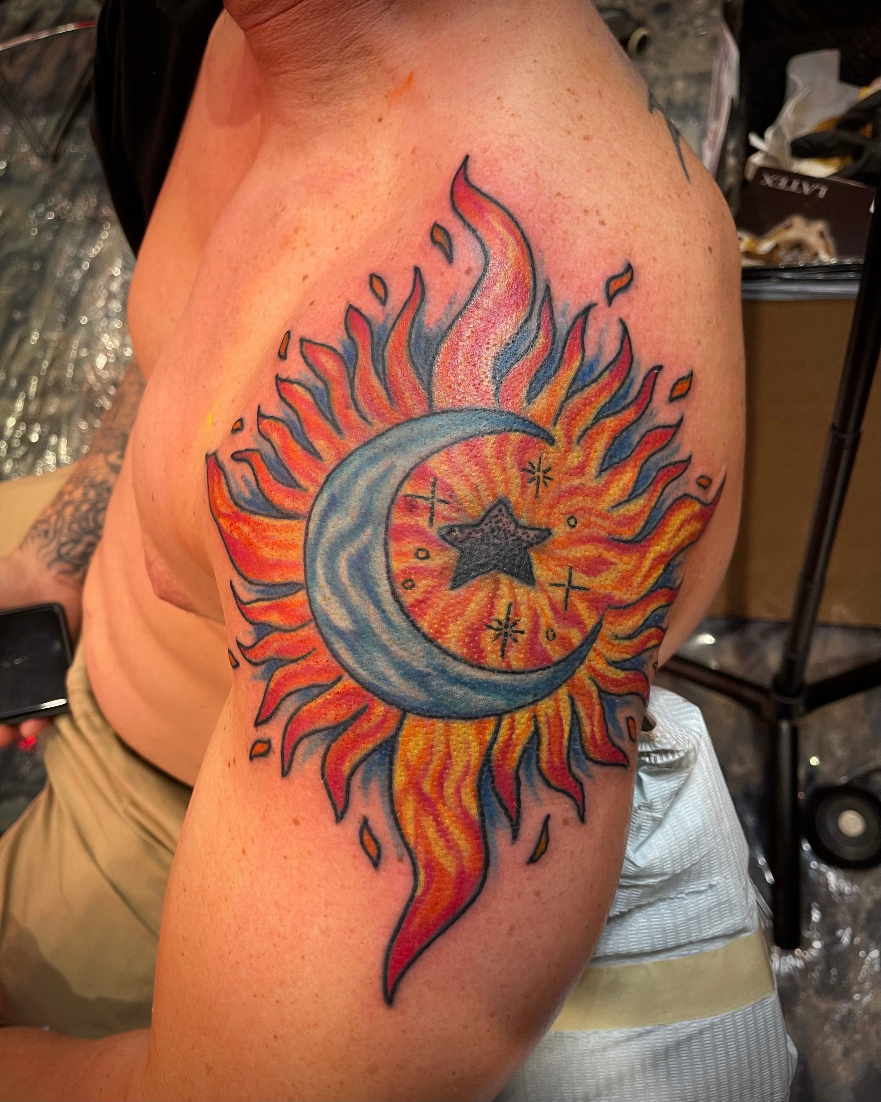 tatsbywes-sun-moon-star-tattoo